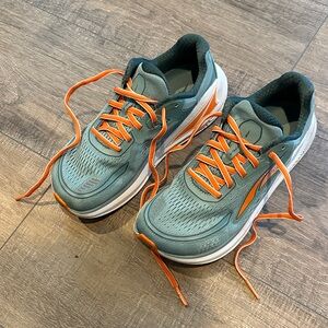 Women’s Altra Paradigm Running Shoes - Great Condition - Teal and Orange
